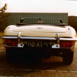 e-type-yellow-3